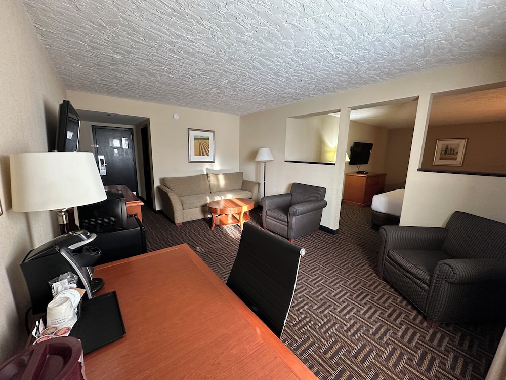 Suite, 2 Queen Beds, Non Smoking - Photo 1