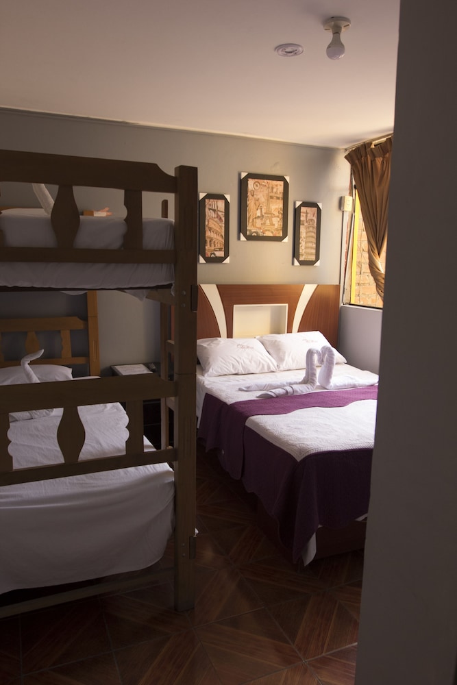 Family Room with private bathroom photo 1