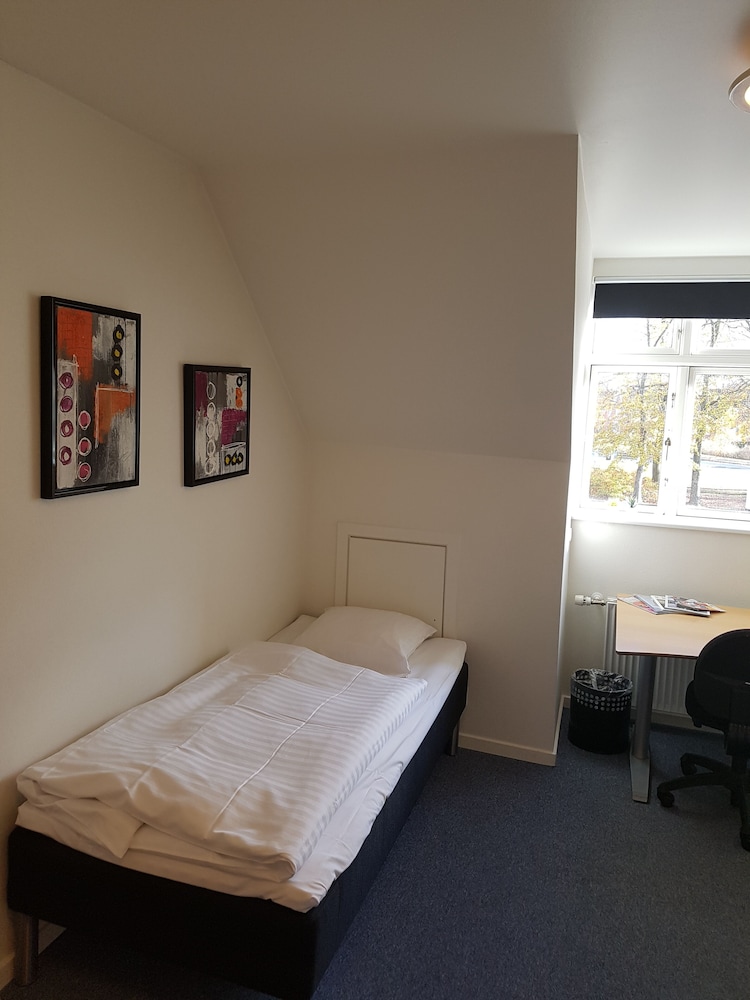 Basic Triple Room photo 3