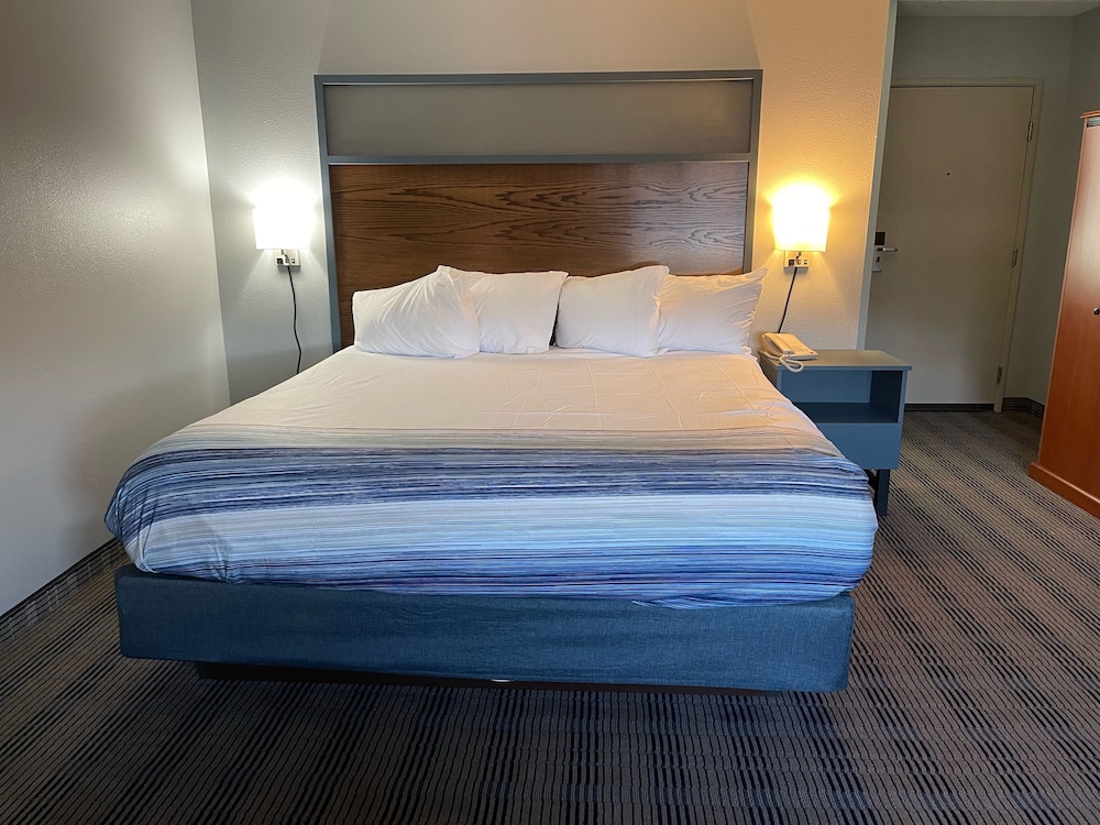Room, 1 King Bed, Non Smoking - Photo 2