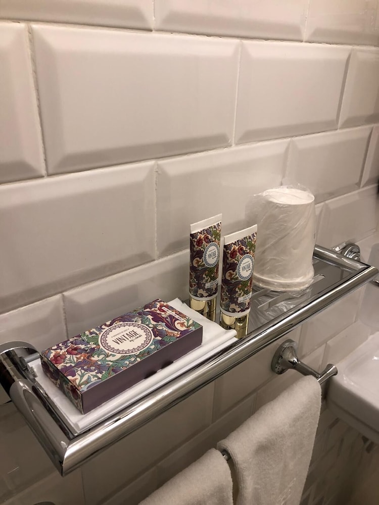 Deluxe Room - Photo 8