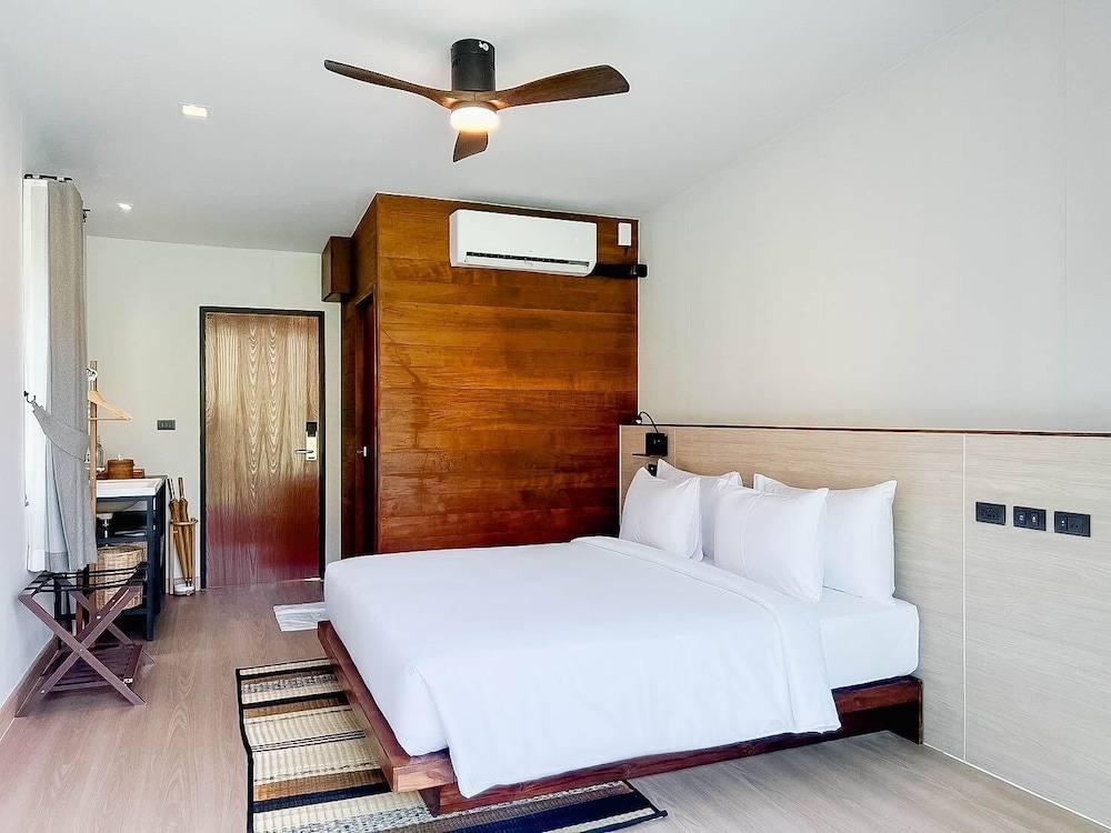 Deluxe Room, Lake View