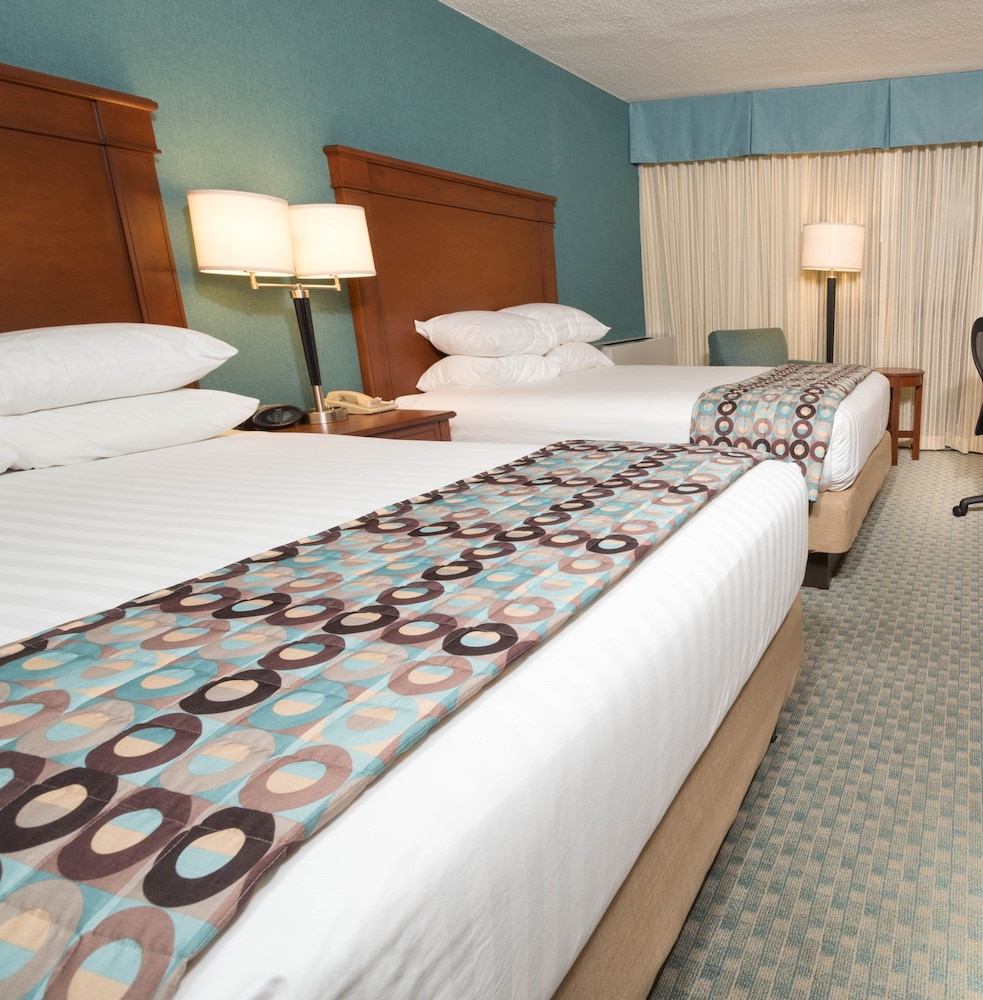 Suite, 2 Queen Beds, Refrigerator & Microwave (2 Rooms, Sofabed) photo 2