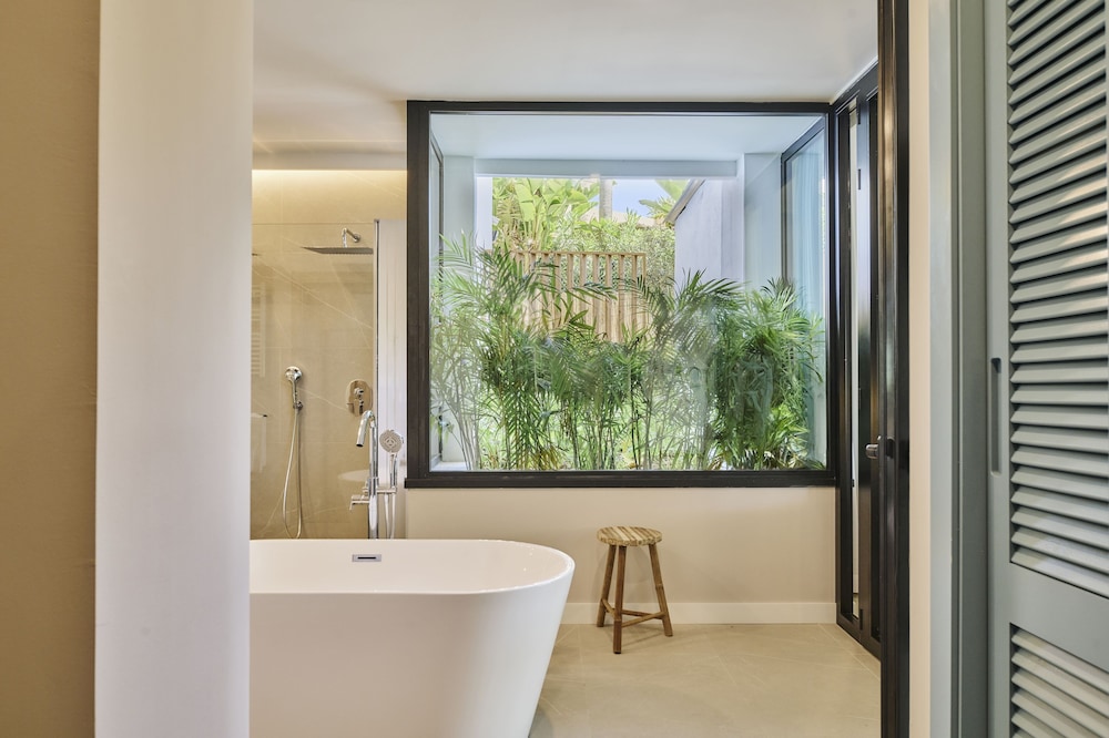 METT Suite with Private Garden and Pool - Photo 9