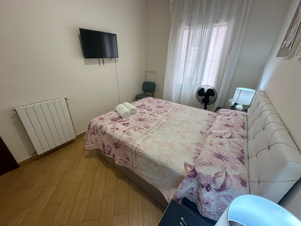 Classic Double Room, Shared Bathroom photo 2