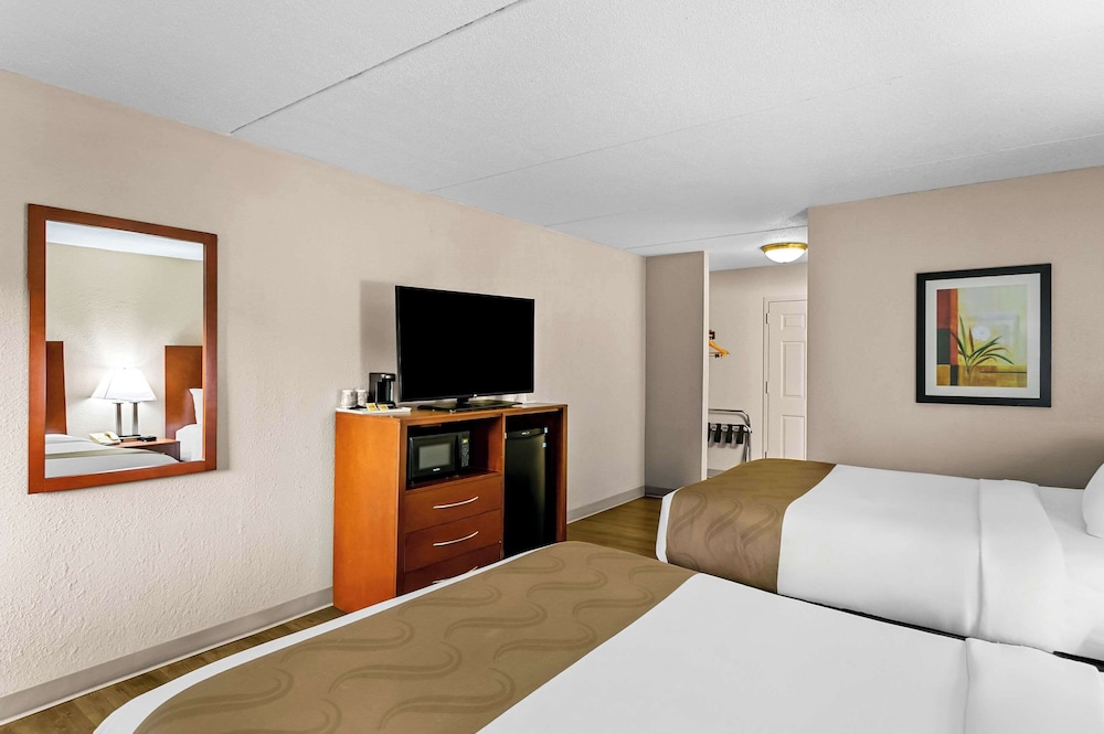 Room, 2 Queen Beds, Non Smoking - Photo 1