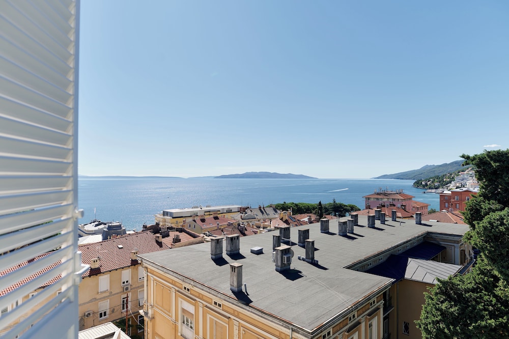 Family Triple Room, Sea View - Photo 6