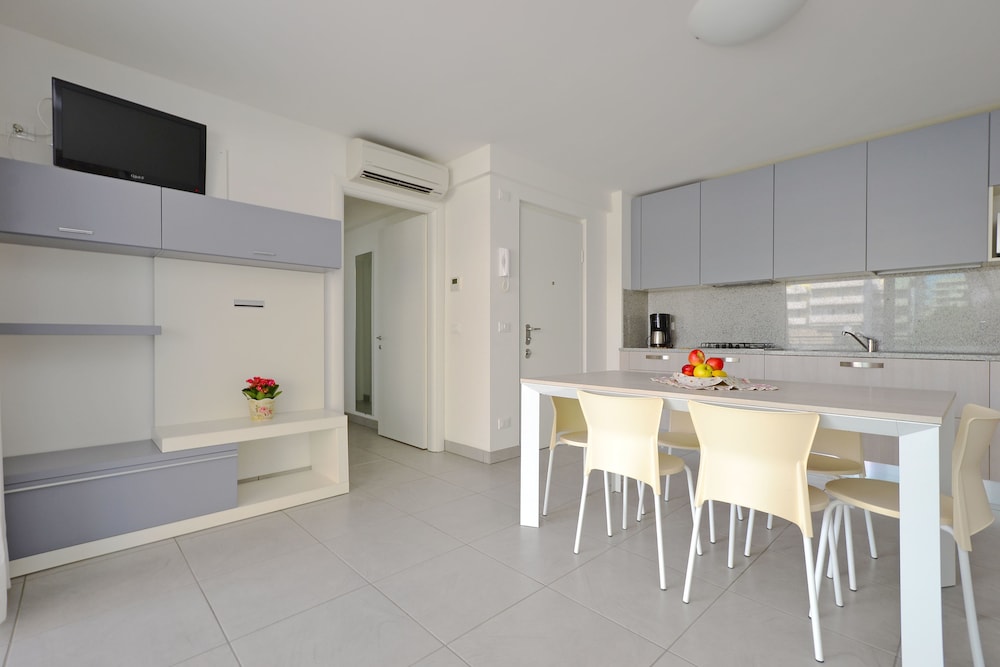 Apartment, 2 Bedrooms, Balcony (C8SB) photo 2