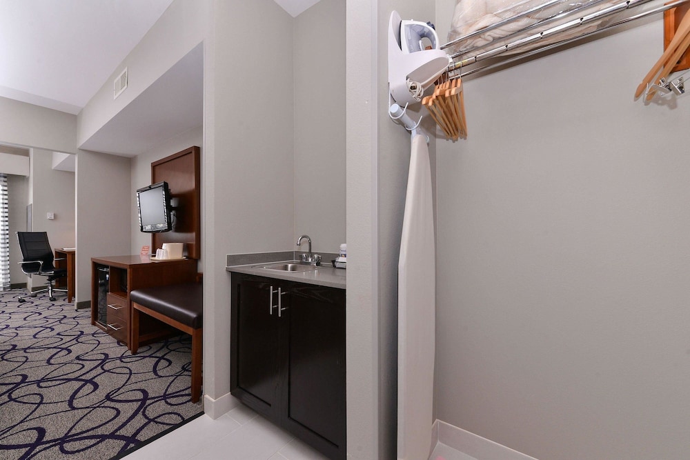 Suite, 1 King Bed, Non Smoking, Hot Tub - Photo 6