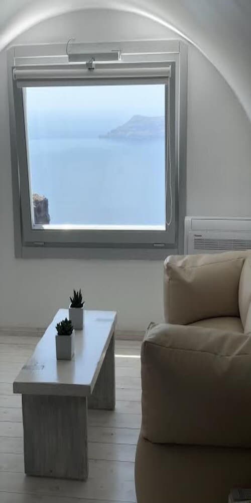 Junior Suite with Jetted Tub and Caldera View photo 2