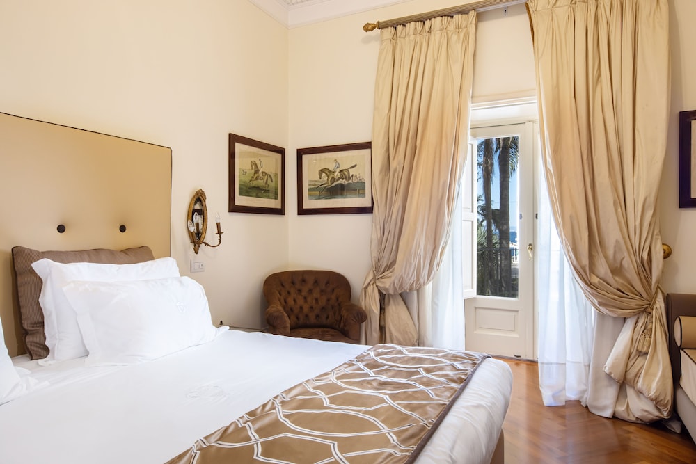 Deluxe Double Room (French Balcony)