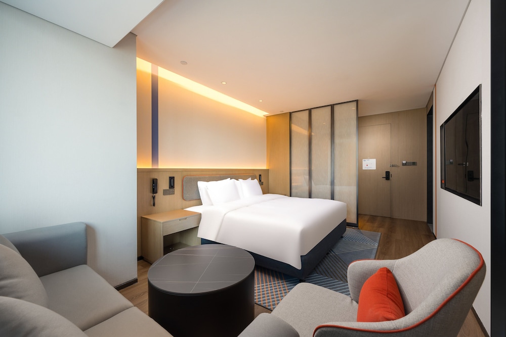 Standard Room, 1 King Bed (Extra Floor Space) photo 1