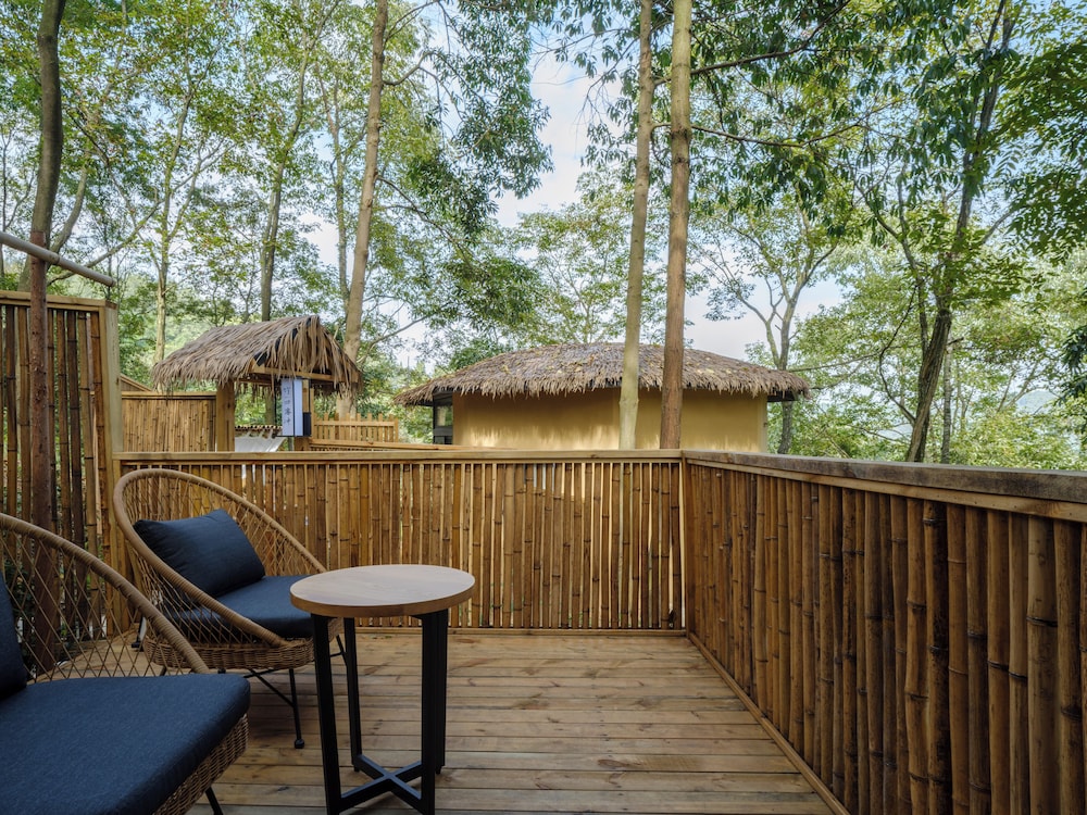 Panoramic Tree House, Hill View