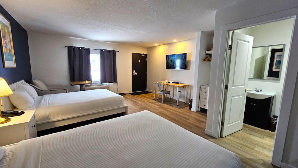Standard Double Room, 2 Queen Beds, Kitchen photo 3