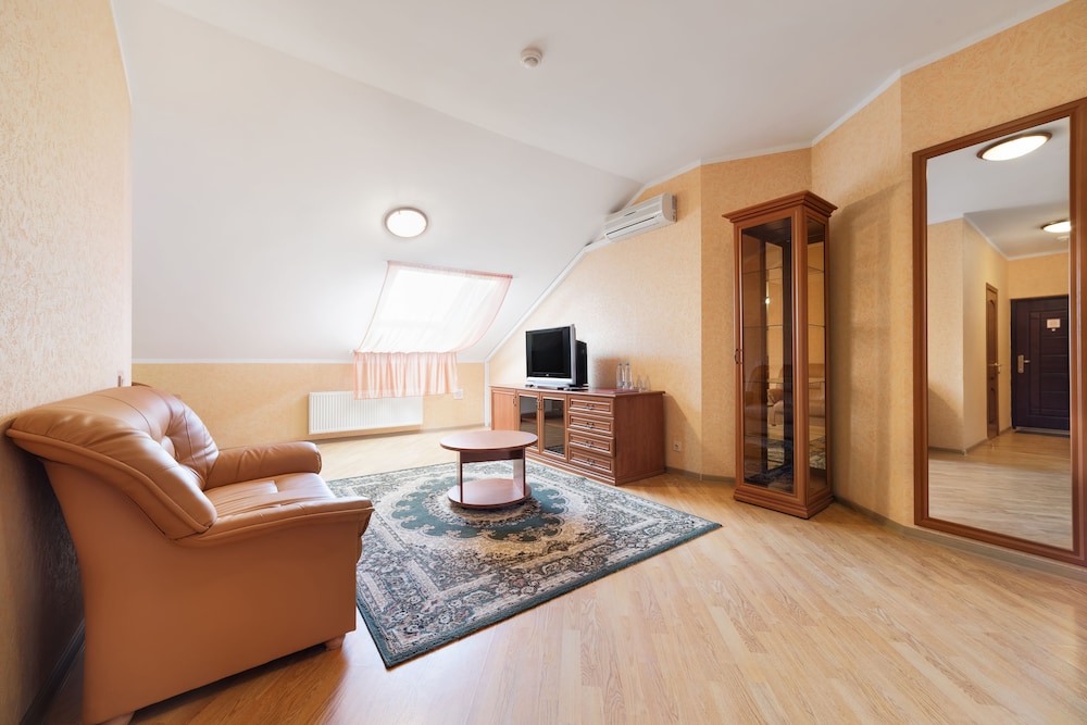 Family Room, 1 Bedroom photo 1