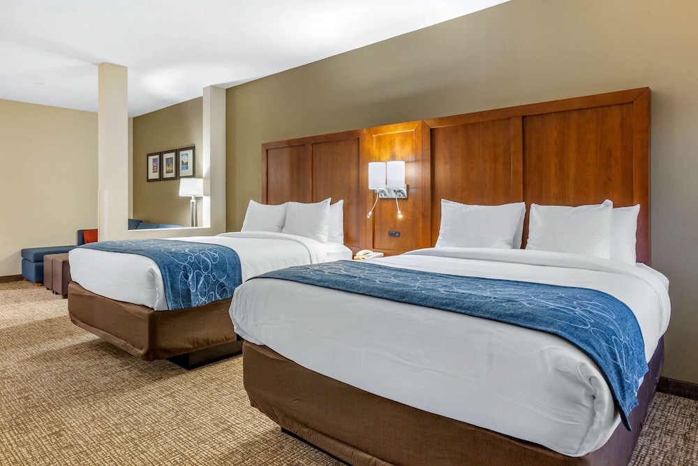 Suite, 2 Queen Beds, Non Smoking - Photo 2