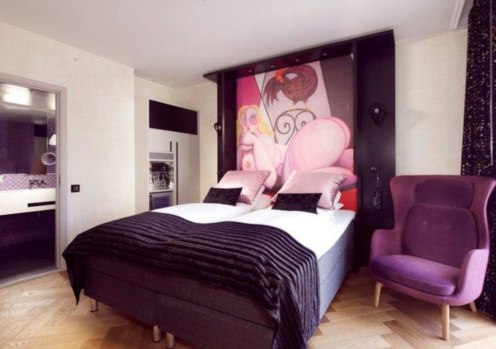 Deluxe Room, 1 Queen Bed, Balcony