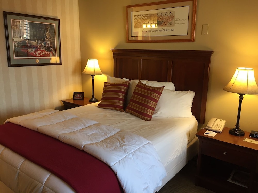 Deluxe Room, 1 Queen Bed, Non Smoking photo 1