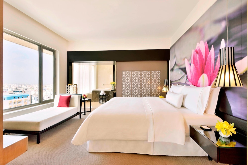 Executive Room, 1 King Bed, Non Smoking, Balcony - Photo 1
