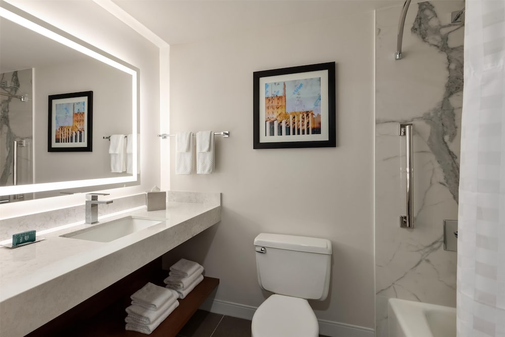 2 Queen Bed Oversized Room (Newly Renovated) - Photo 4
