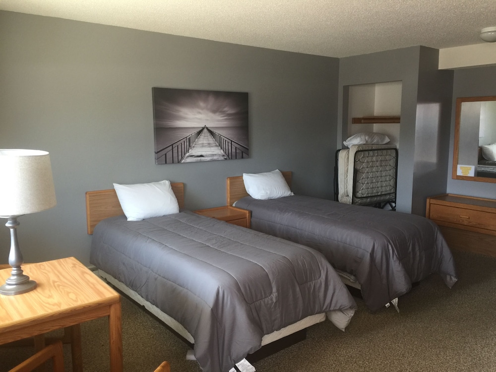 Motel Room - 2 Twin Beds photo 1