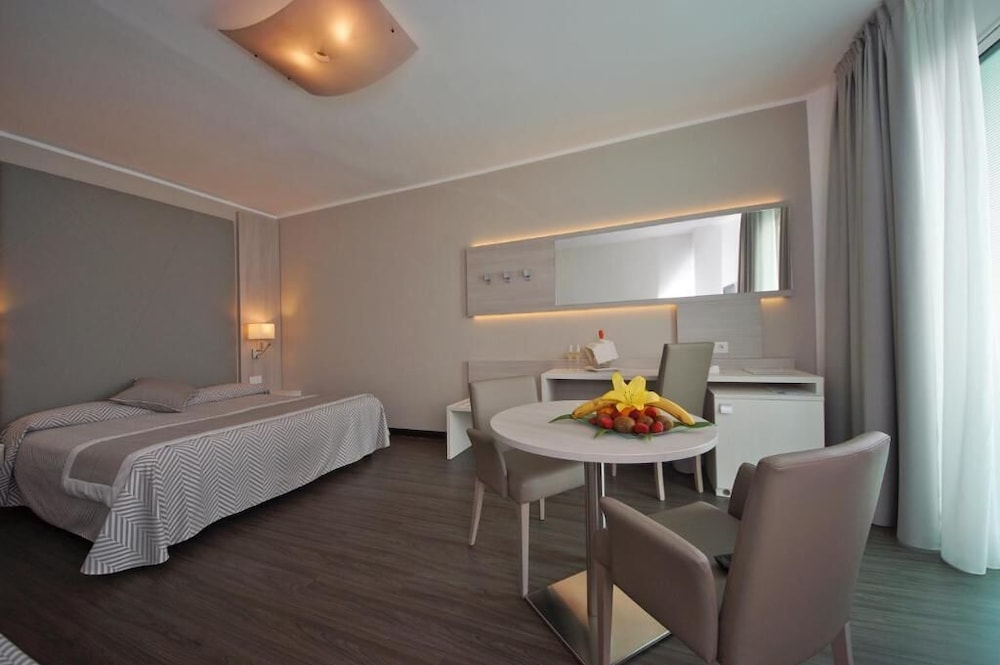 Executive Triple Room, Sea View (Comfort) photo 3