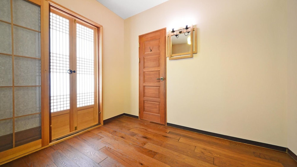 Basic Room, 1 Bedroom (Bergamoth ( No cooking )) - Photo 4