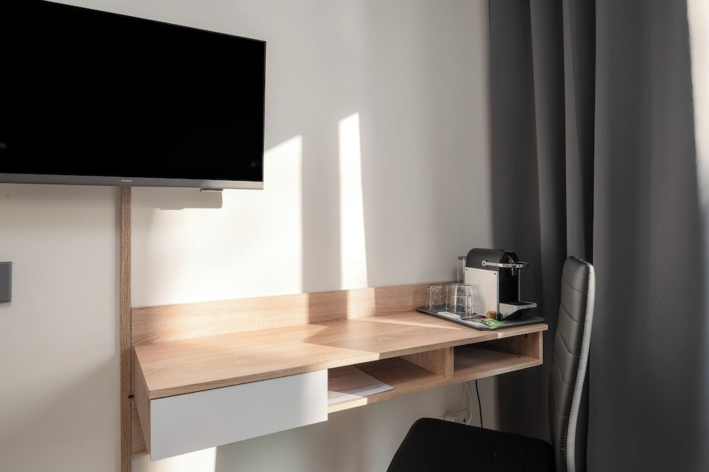 Standard Twin Room - Photo 2