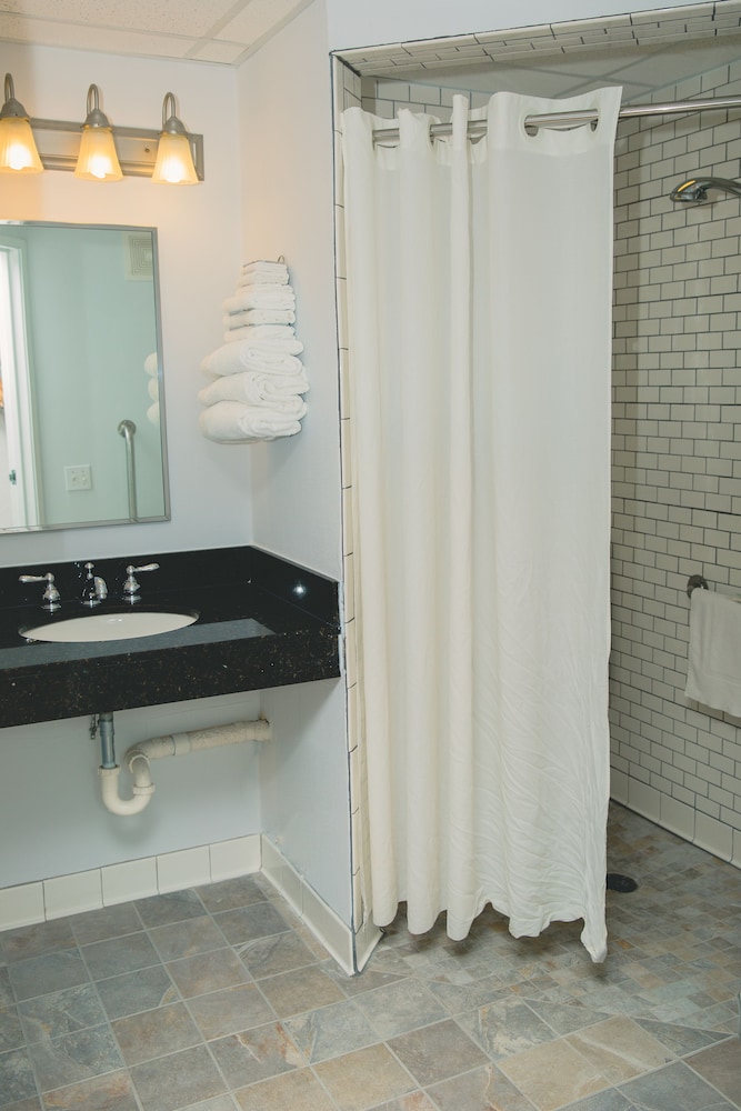 Standard Room, Accessible - Photo 2