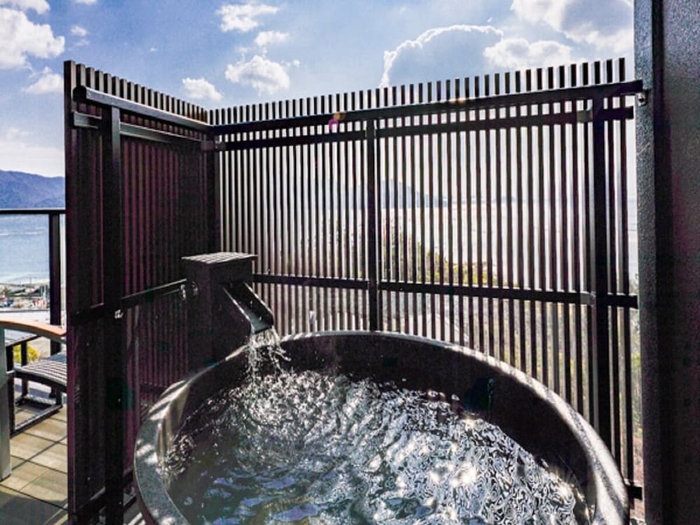 Western modern Japanese-western room with open-air bath Non-smoking - Photo 5