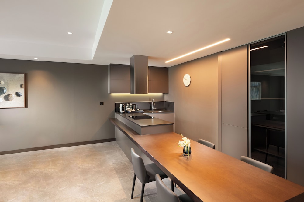 Premium Suite, 2 King Beds - Photo 7