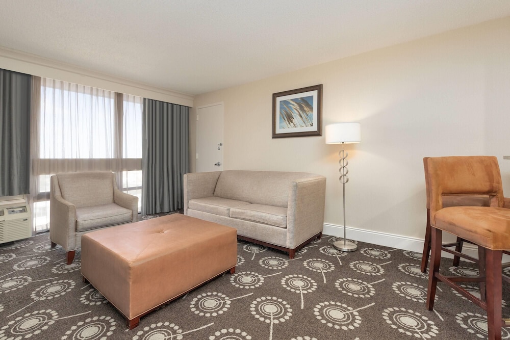 Deluxe Suite, 1 King Bed with Sofa bed, Non Smoking (Junior) - Photo 3