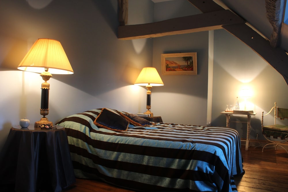 Suite (Les Seigneurs De Cordey) photo 1