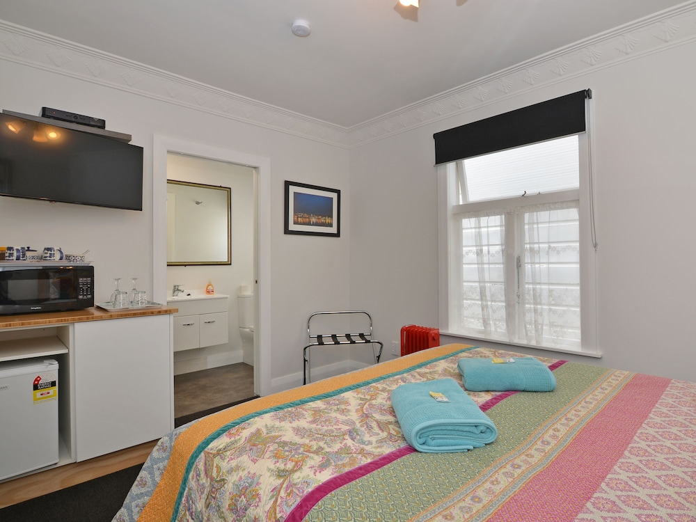 Queen Room, 1 Bed with Ensuite photo 1