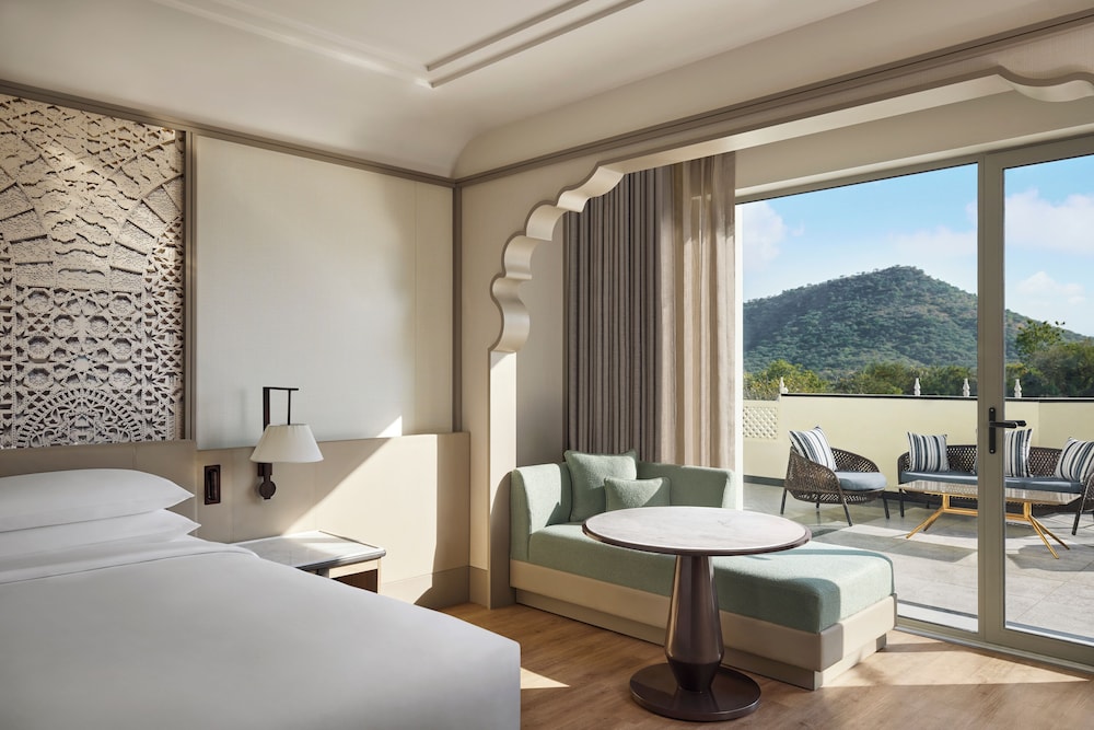 Premier Room, 1 King Bed, Balcony