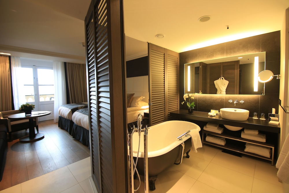 Classic Room, 2 Twin Beds, Terrace, Harbor View - Photo 2