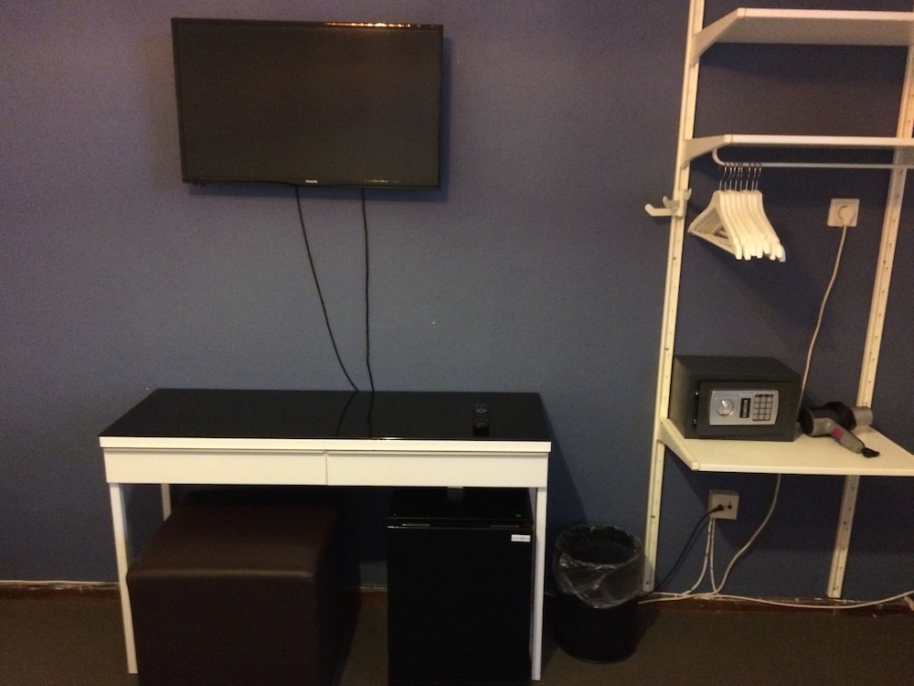 Basic Triple Room, Private Bathroom photo 3