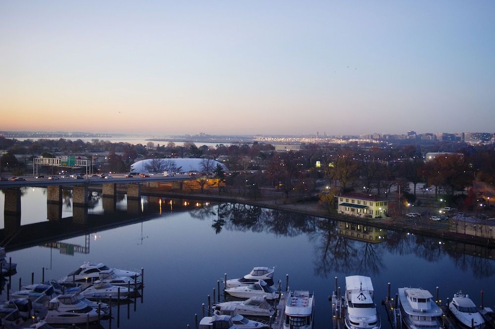Marina View One Bedroom Suite Accessible Roll In thumbnail 5