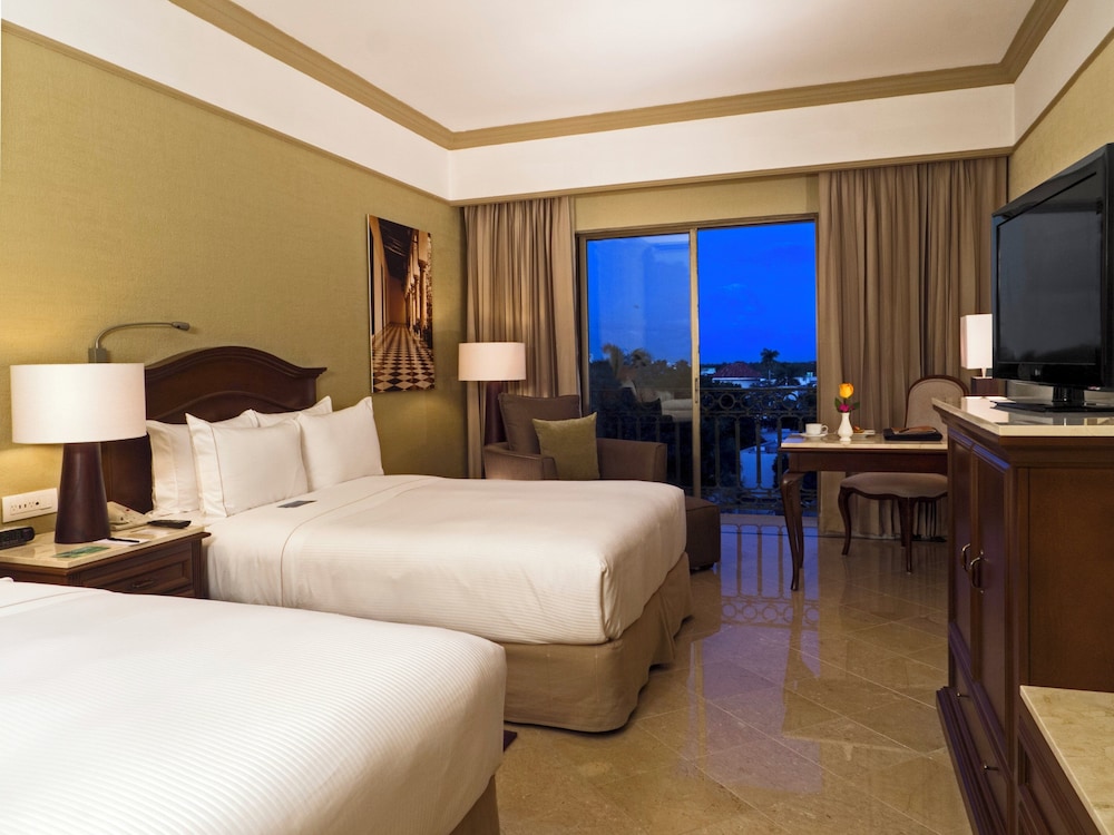 Business Room, 2 Double Beds (Standard) - Photo 1