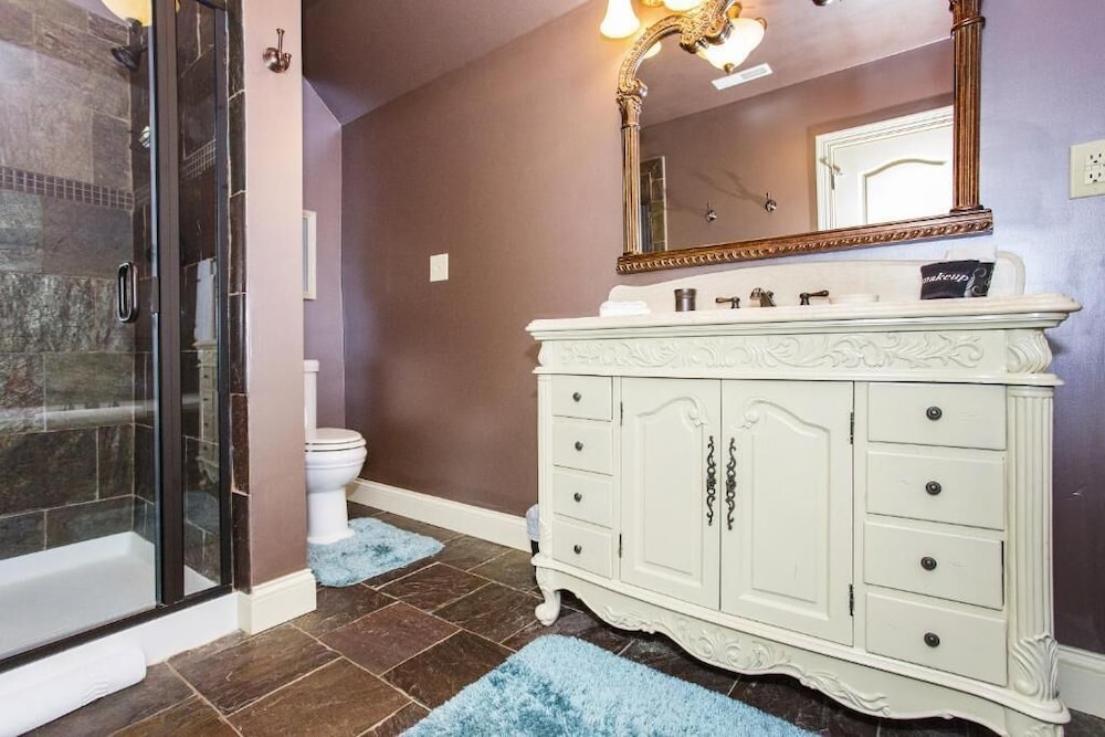 Premium Room, 1 King Bed, Bathtub, Lake View photo 3