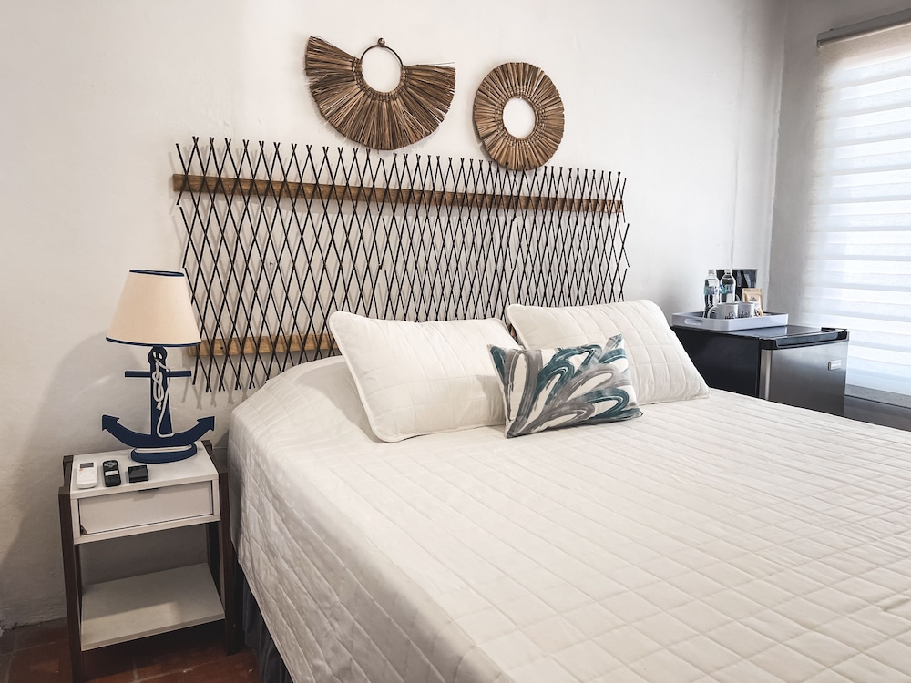 Habitación Sencilla Comfort, 1 cama Queen, Baño privado, Vista a la playa