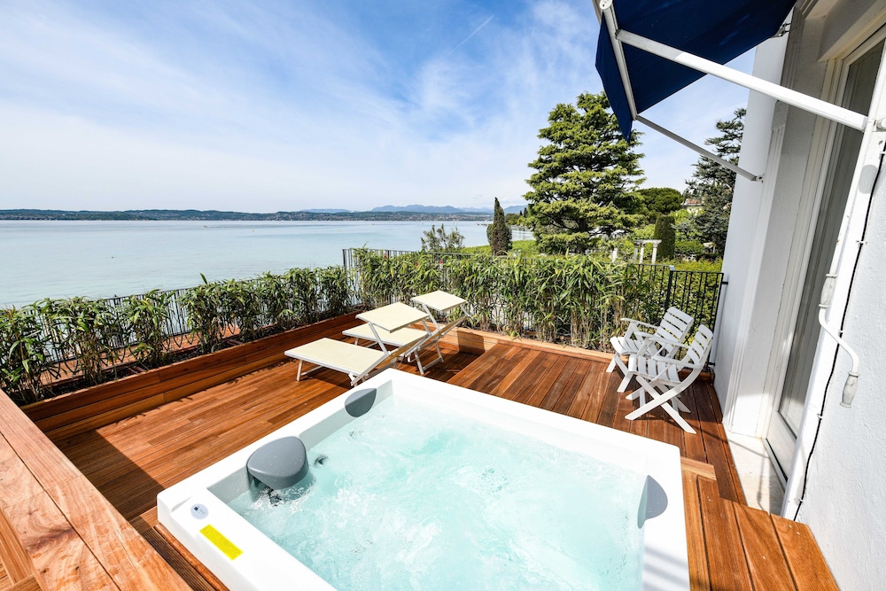 Double Room, Hot Tub (Vista)