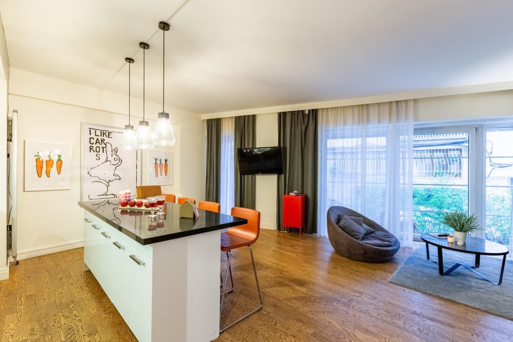 Apartment photo 2