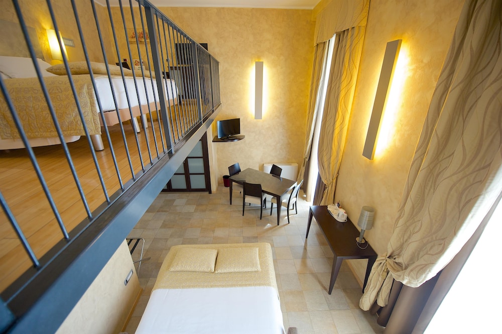 Family Room, Multiple Beds, Non Smoking, Mezzanine (Larger Room) - Photo 14