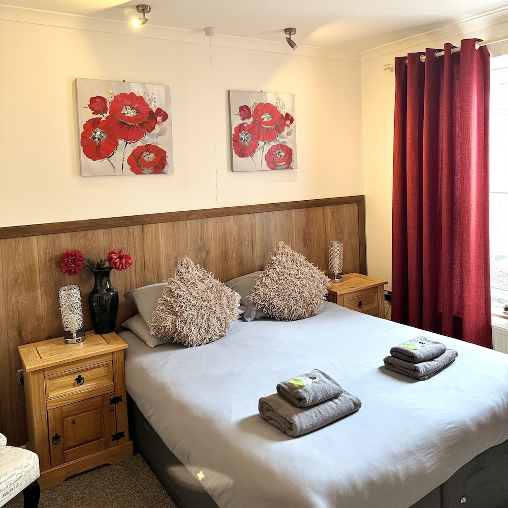 Deluxe Suite, Ensuite photo 3