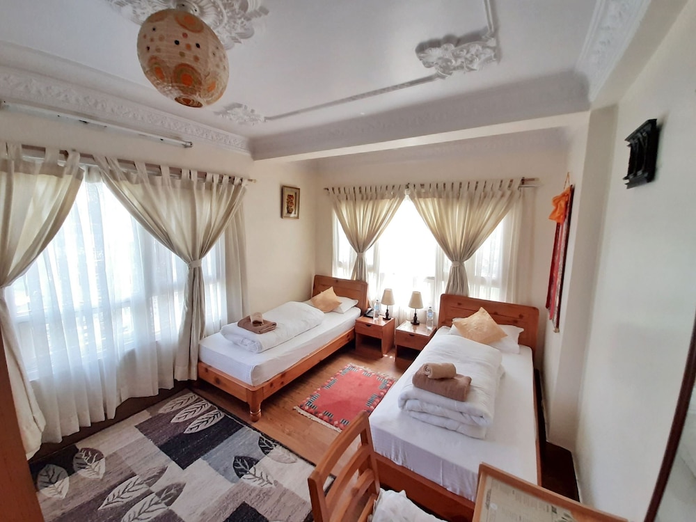 Deluxe Twin Room, 2 Twin Beds, Private Bathroom photo 2