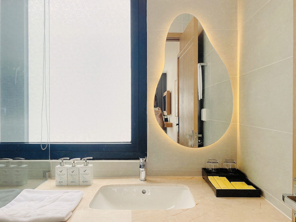 Premium Double Room, Balcony, City View - Photo 8