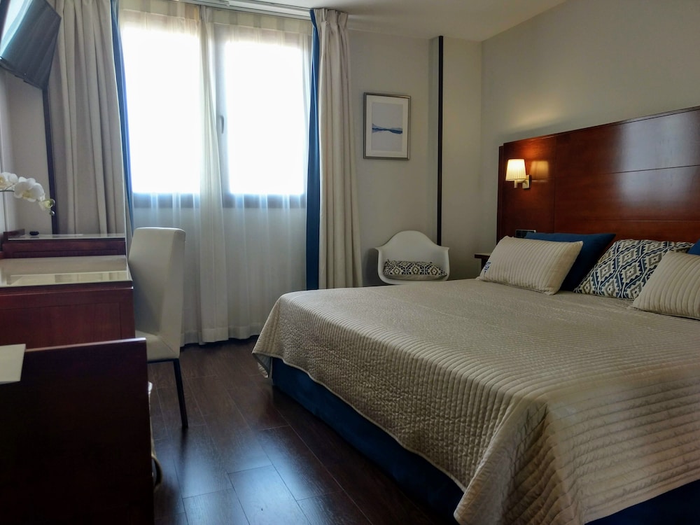 Standard Double or Twin Room photo 3