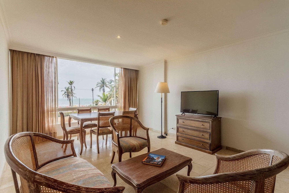 Suite, 1 Bedroom, Non Smoking, Ocean View - Photo 8