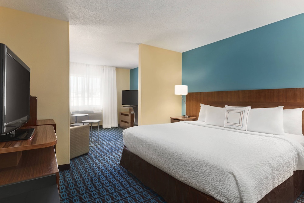 Executive Suite, 1 King Bed with Sofa bed - Photo 1